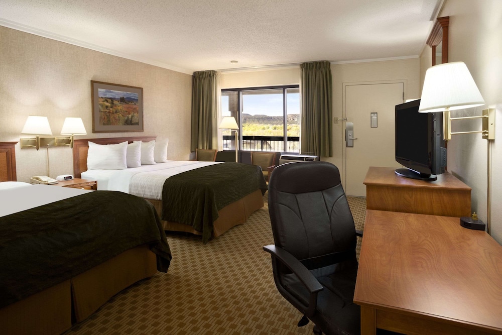 Days Inn & Suites by Wyndham Trinidad 19/41