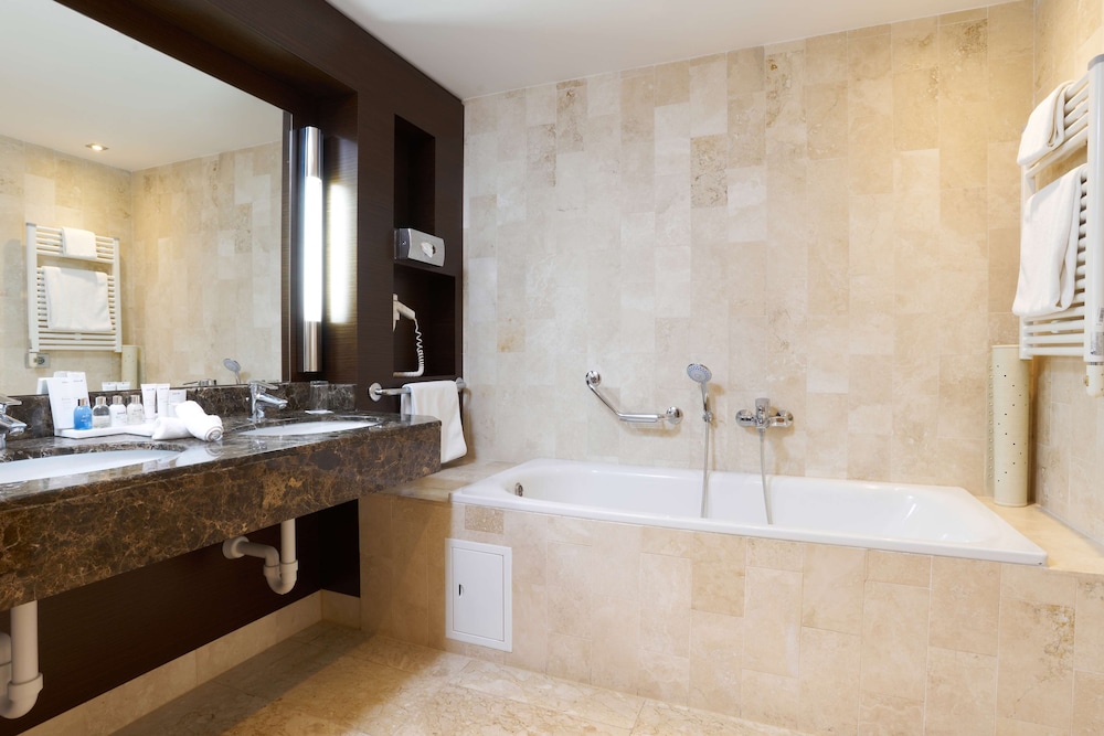 جناح بسرير كينج، Radisson Hotel Astana 3/4