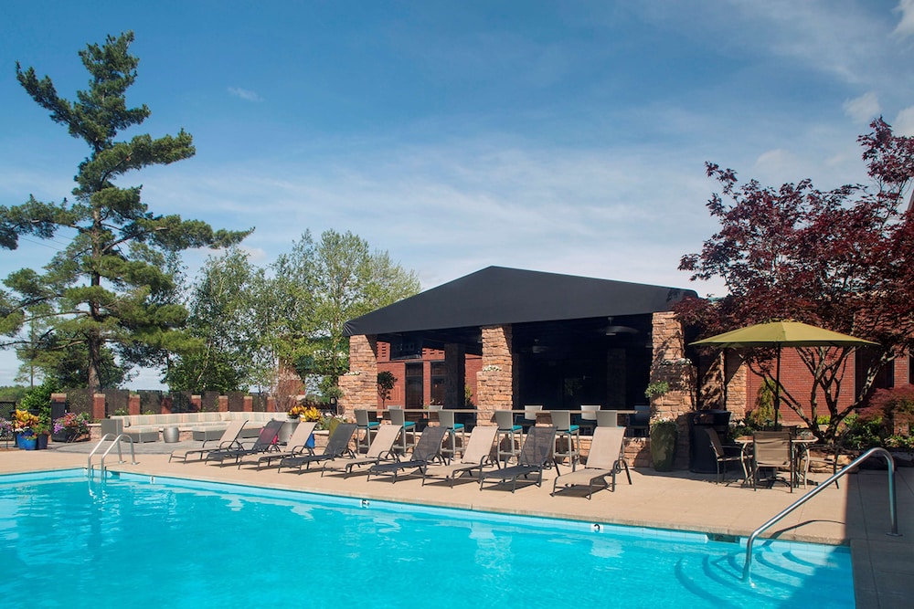 DoubleTree by Hilton Akron Fairlawn 46/50