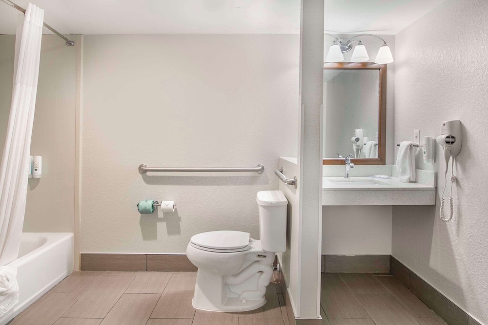 Quality Inn & Suites Athens University Area 54/57