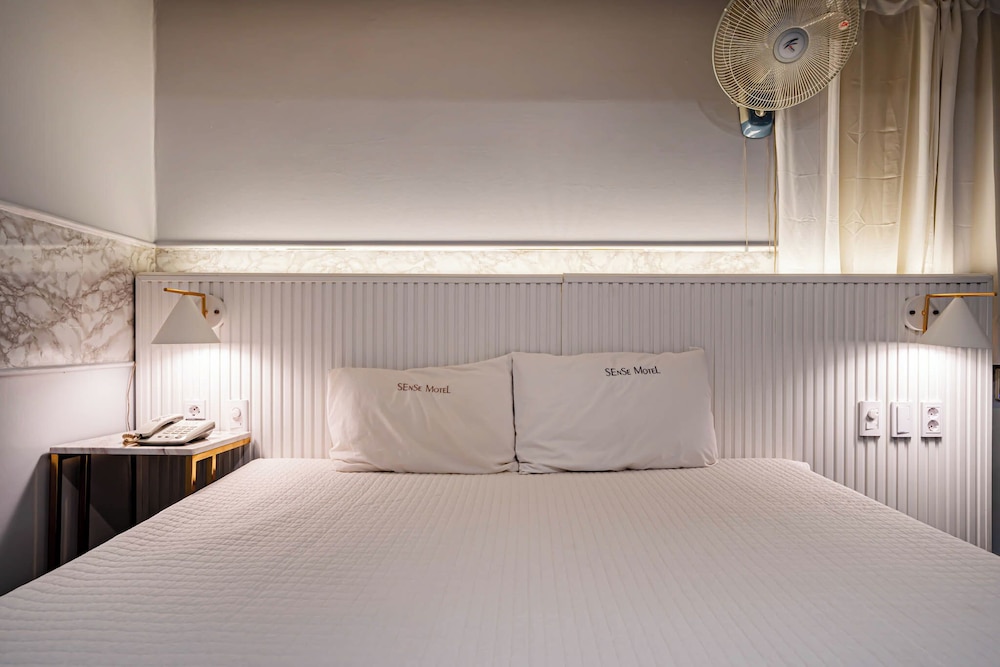 Sense Motel 25/50