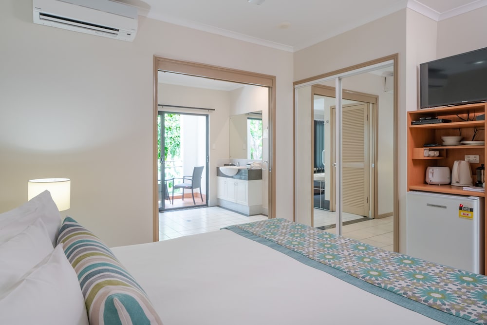 Regal Port Douglas 22/56