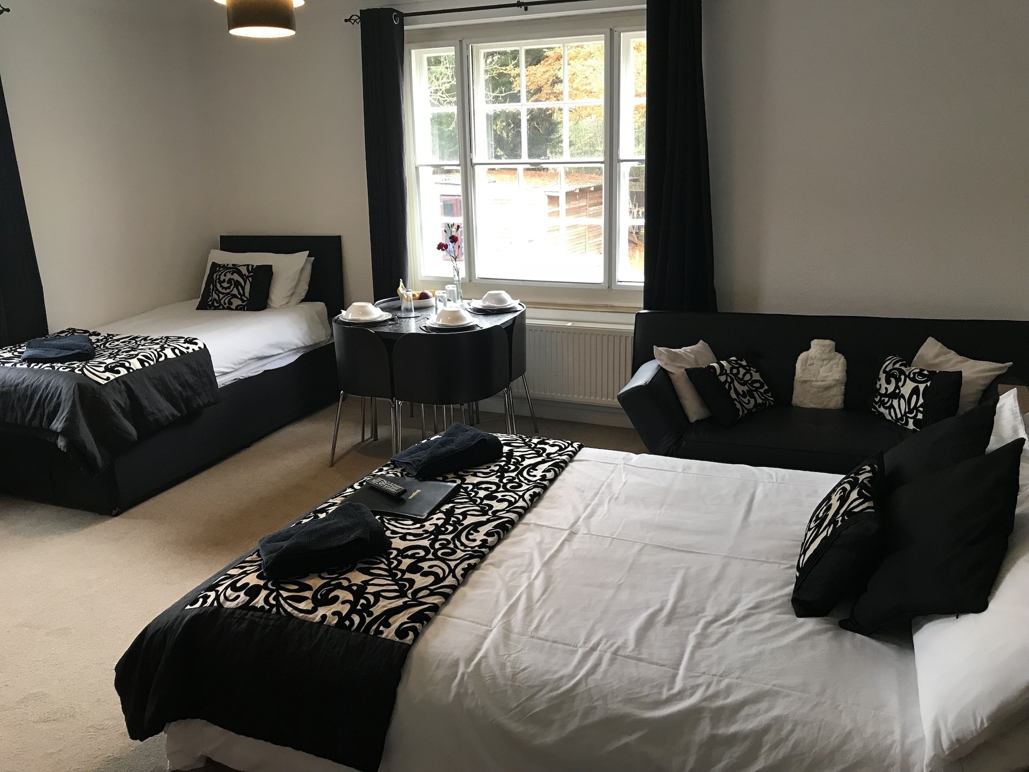 Family Suite, 1 King and 1 Single Beds, Shared Bathroom