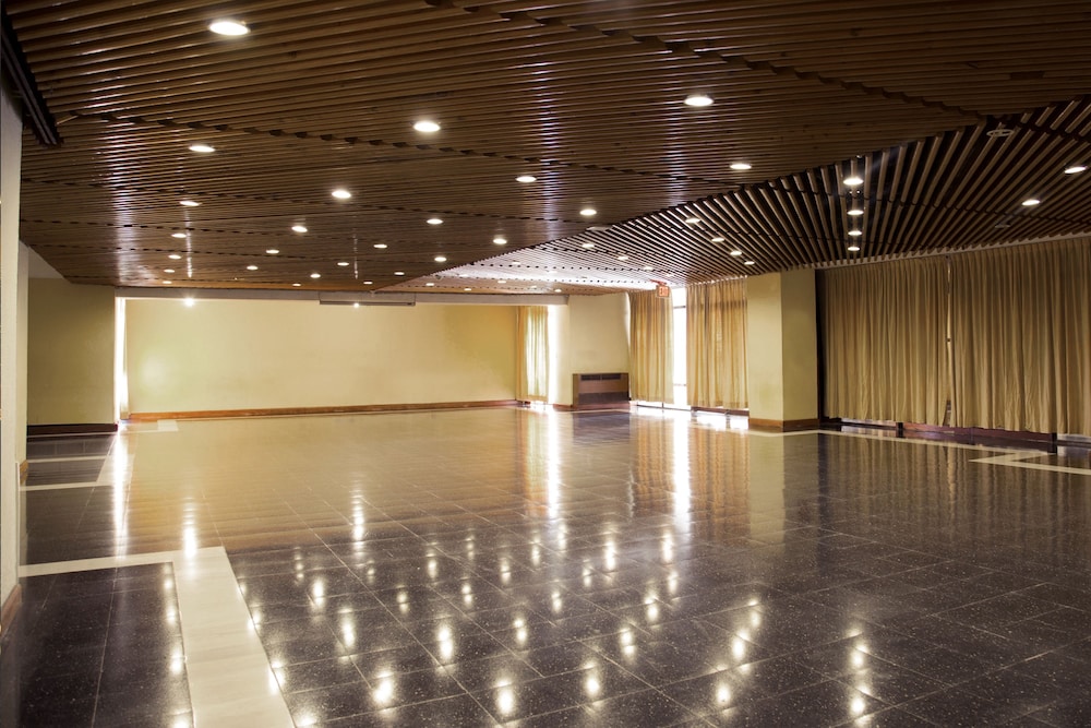 Conquistador Hotel And Conference Center 30/65
