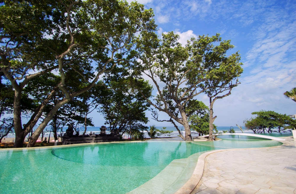 Double-Six Luxury Hotel Seminyak 56/59