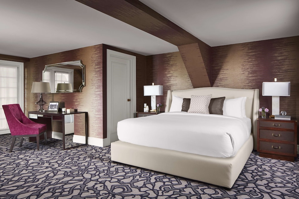 Fairmont Hotel Macdonald 18/62