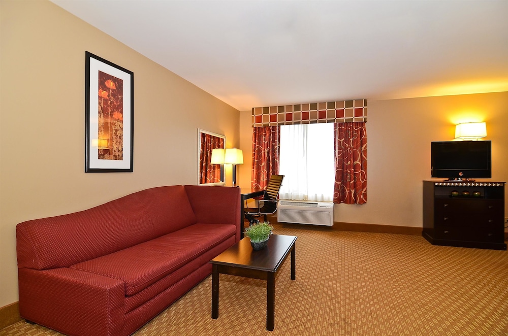 Spark by Hilton Oak Forest 26/48