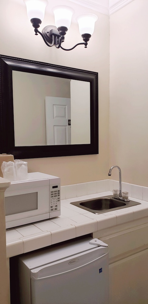 Santa Paula Inn 30/56