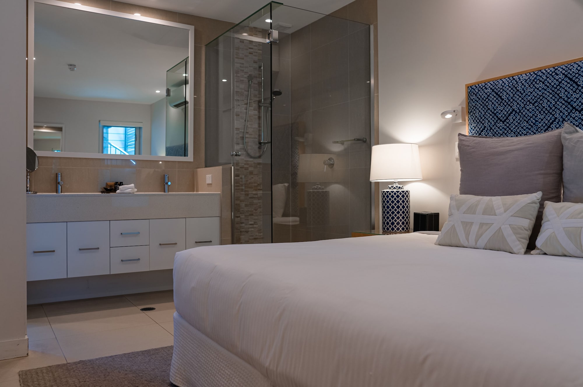 2 BEDROOMS, ROOF TOP, STREET, SPA
