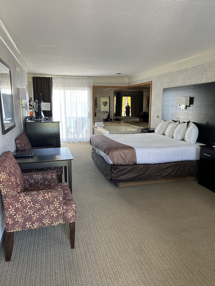 Quality Inn Lakefront 9/29