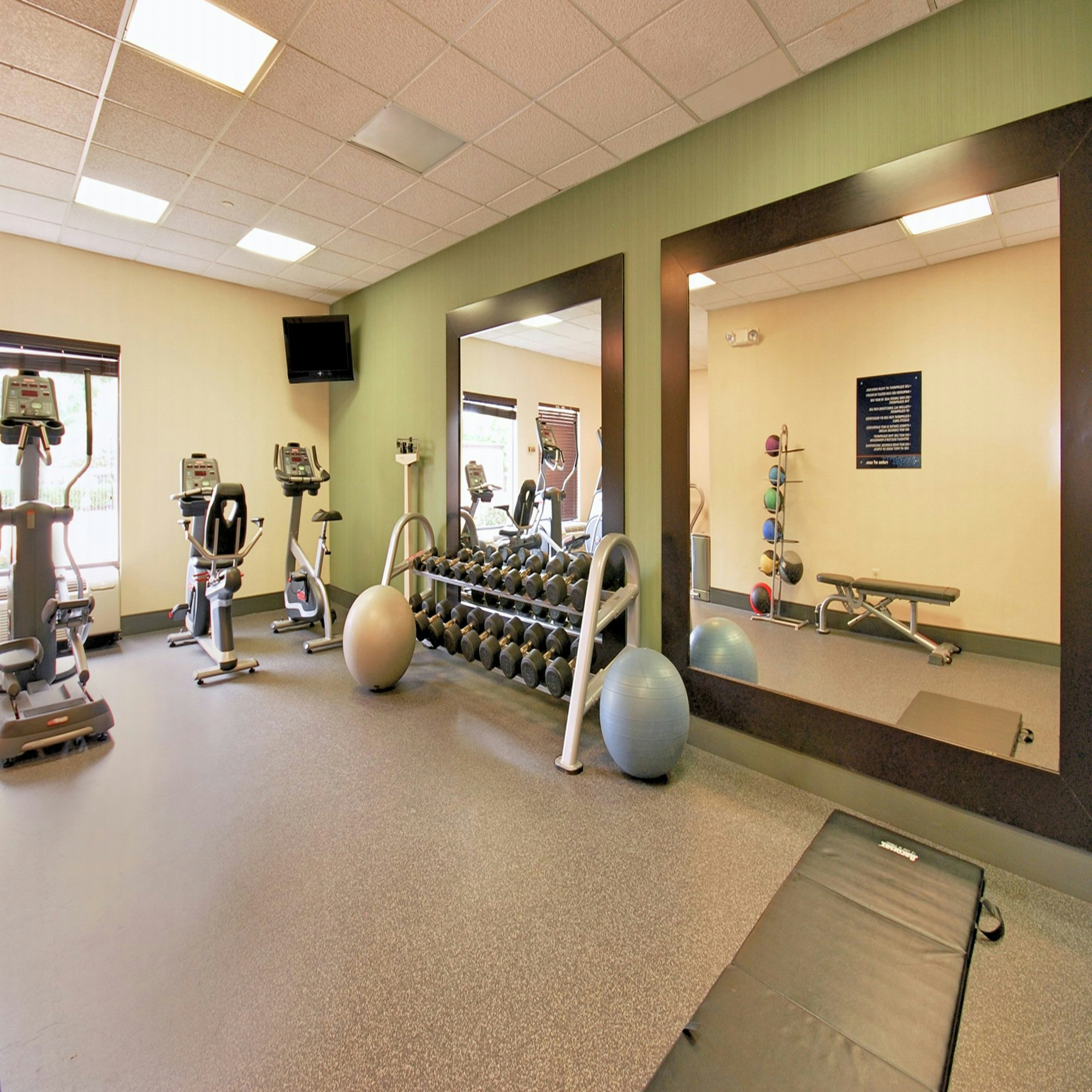 Hampton Inn Clinton, NJ 22/56