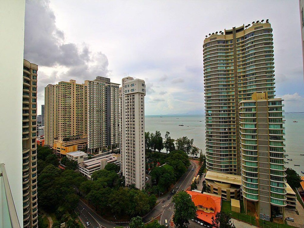 Merlene Suites at Mansion One 3/50