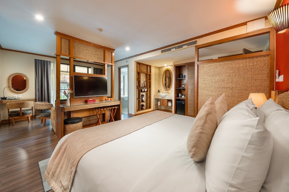 EXECUTIVE, SUITE