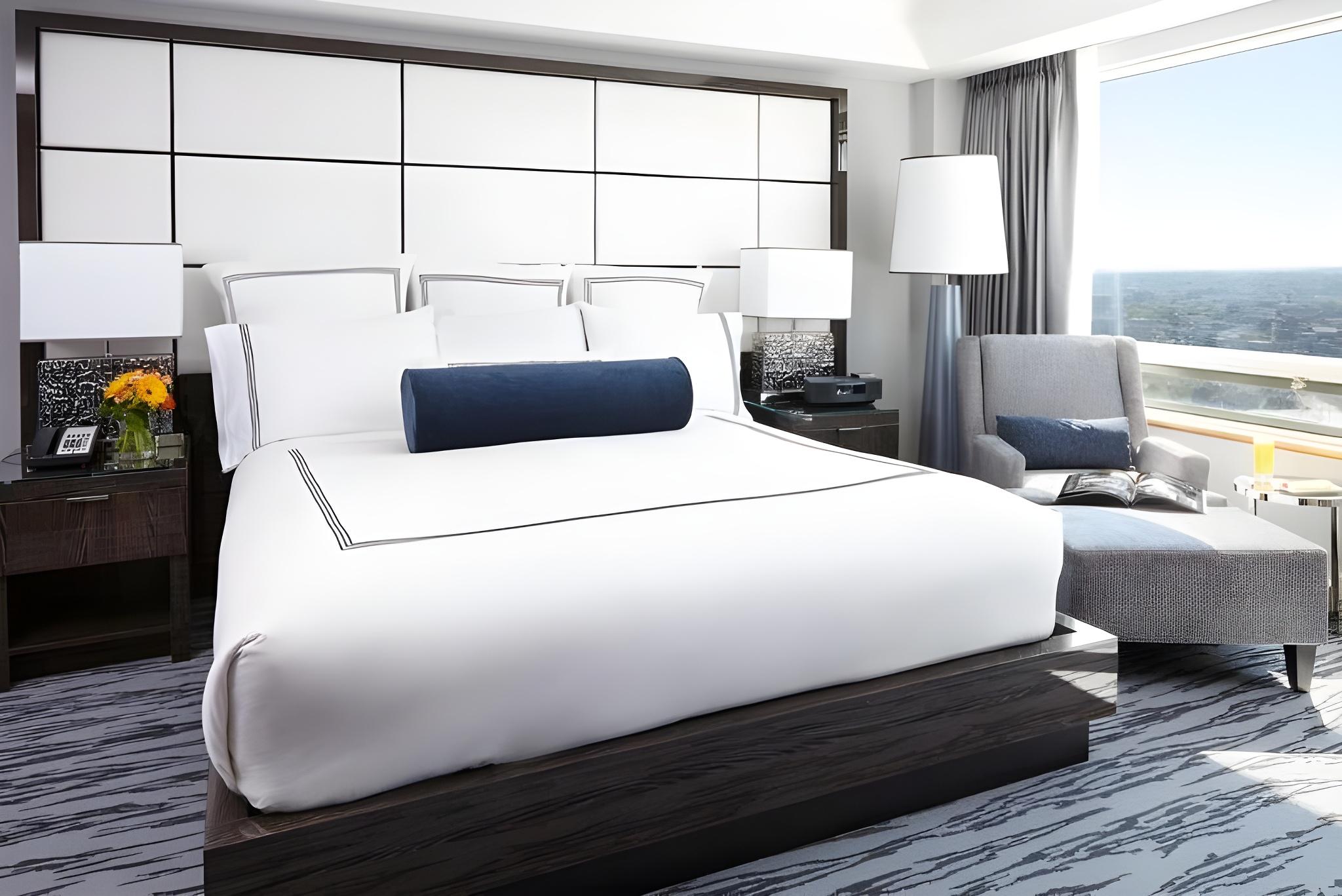 Pacific, Club, Suite, City View