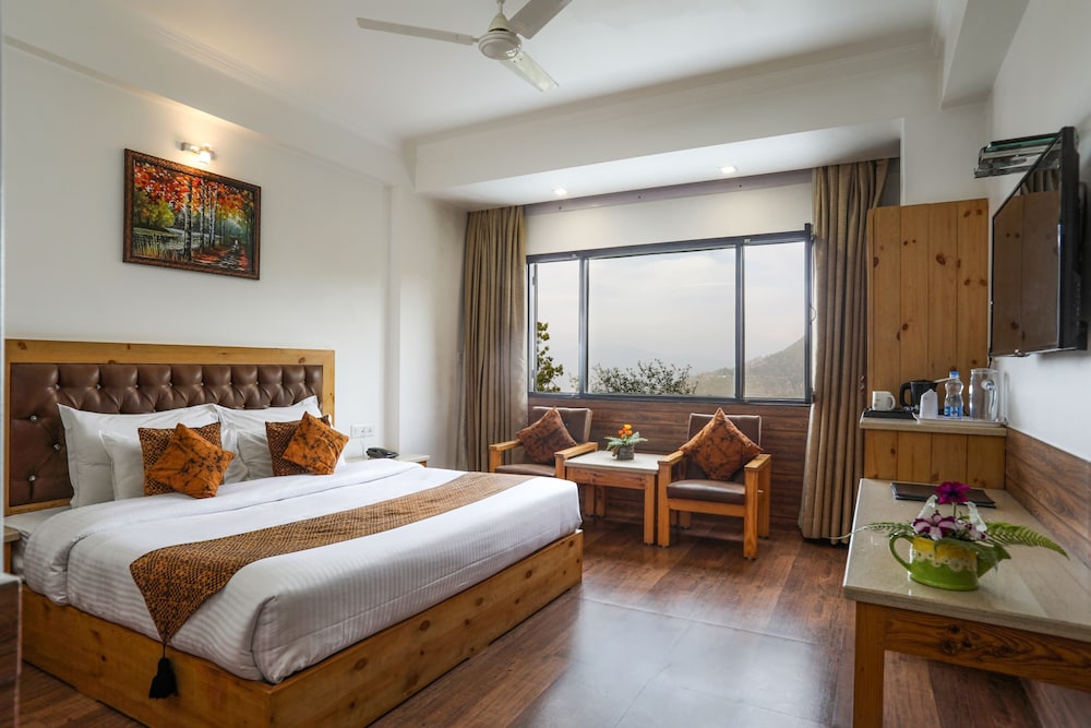 DELUXE, MOUNTAIN VIEW, BALCONY