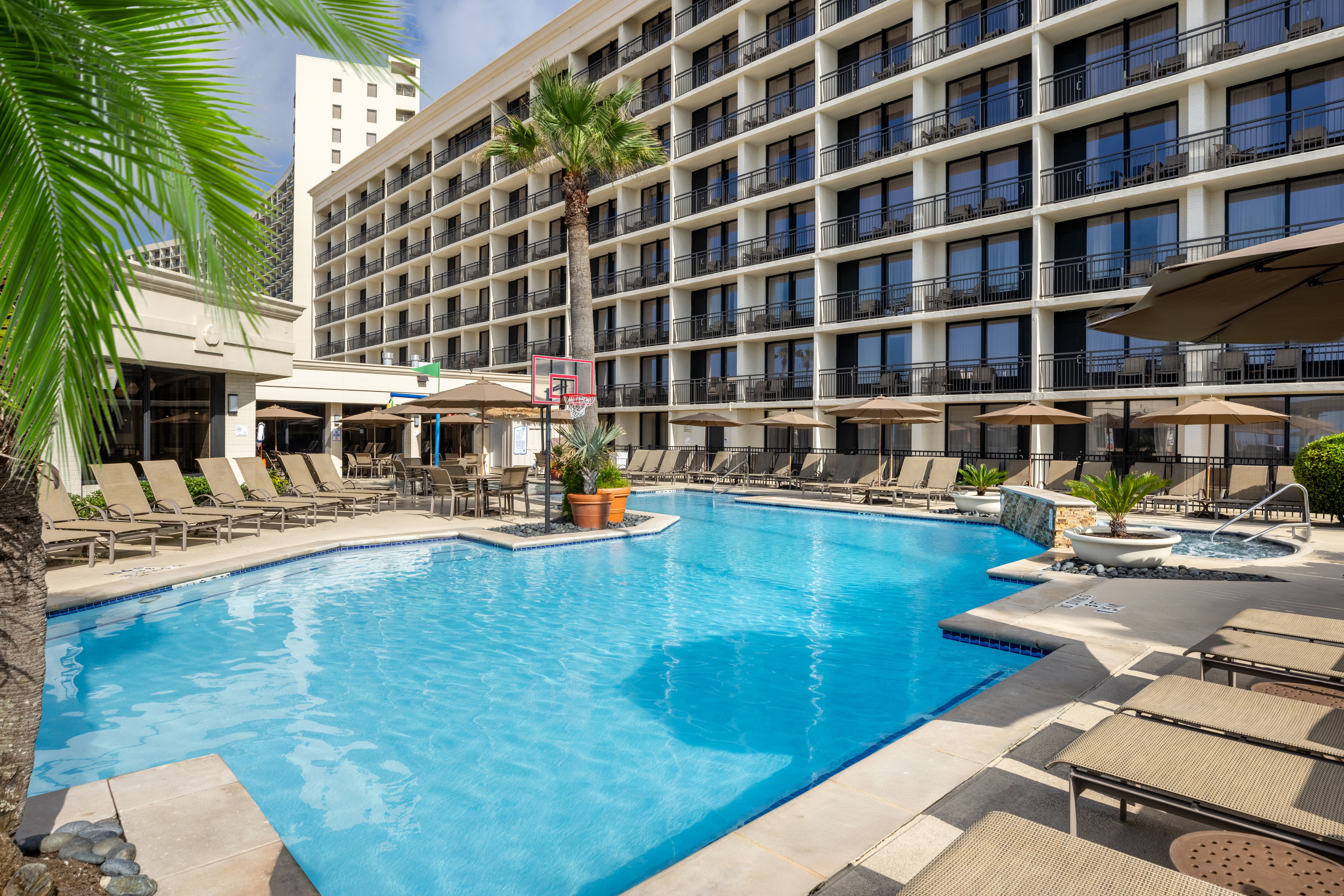 Holiday Inn Resort Galveston-On The Beach 8/55
