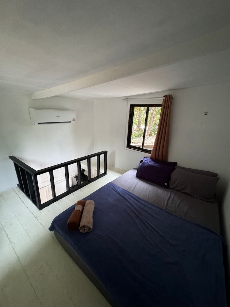 Bungalow, 1 King and 1 Single Beds, Two Story
