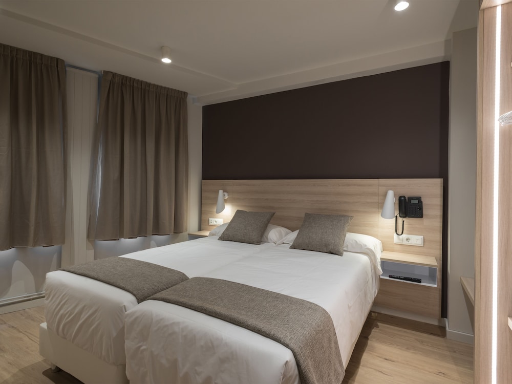 COSMOS Hotel & Aparthotel Andorra 17/65