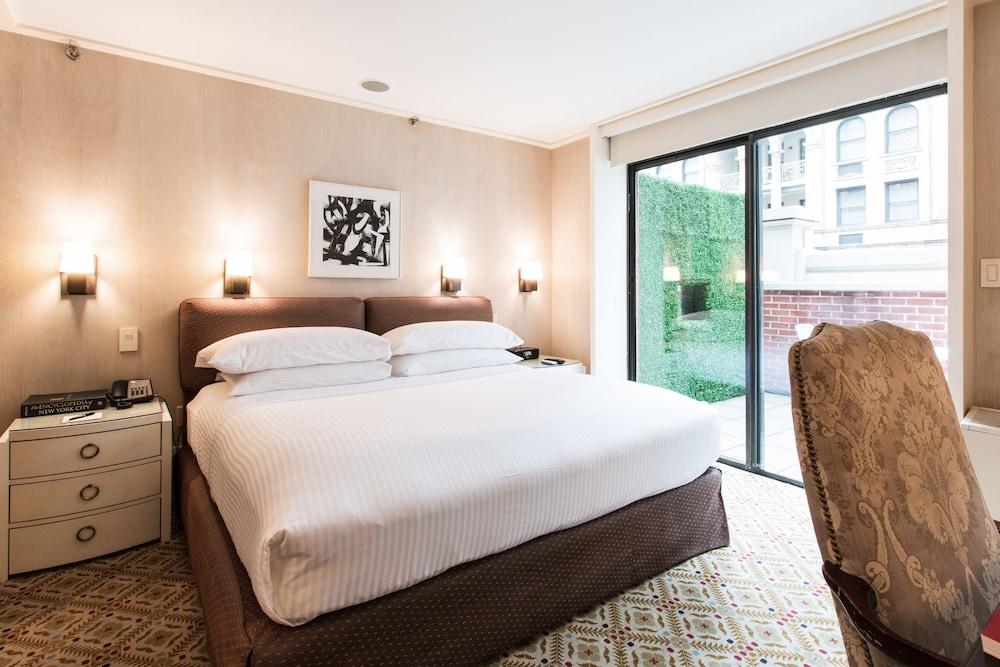 City Club Hotel 6/33