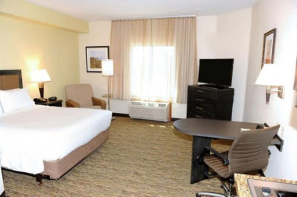 Candlewood Suites Santa Maria 8/75