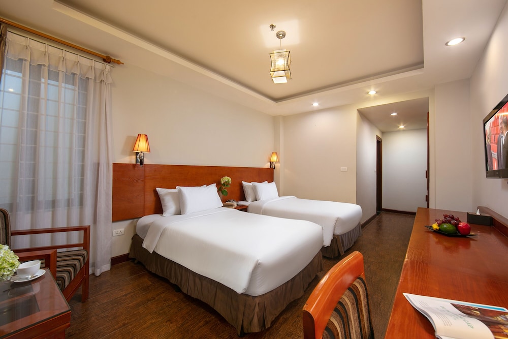 SUPERIOR, DOUBLE OR TWIN BED