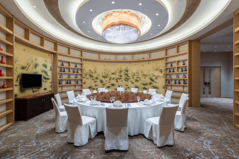 Holiday Inn Beijing Shijingshan Parkview 57/78