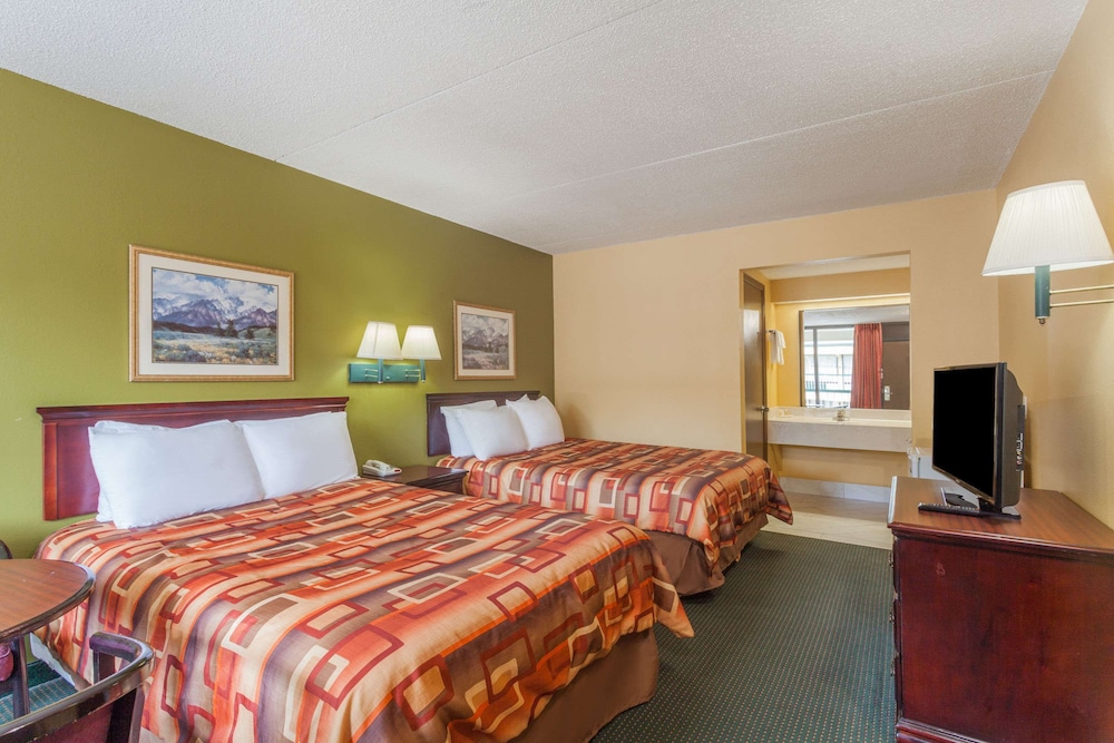 Days Inn by Wyndham Nashville Saint Thomas West Hospital 12/46