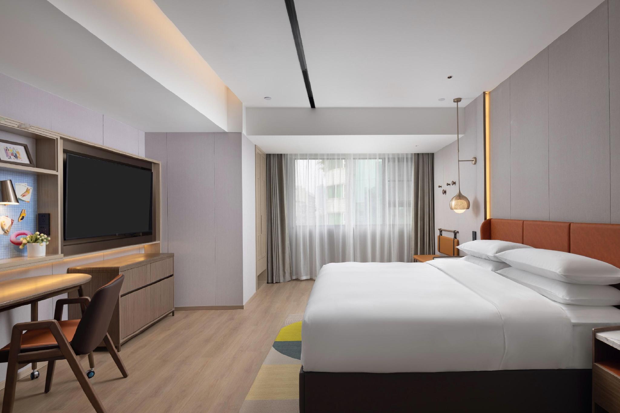 DELUXE, STUDIO, SUITE, KING BED