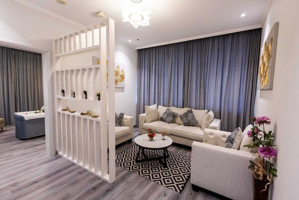 Saraya Corniche Hotel 58/83