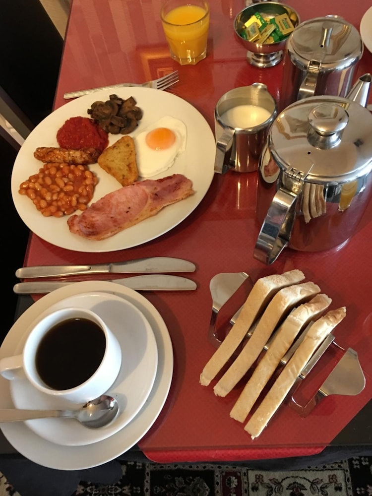 Glenheath Hotel 35/49