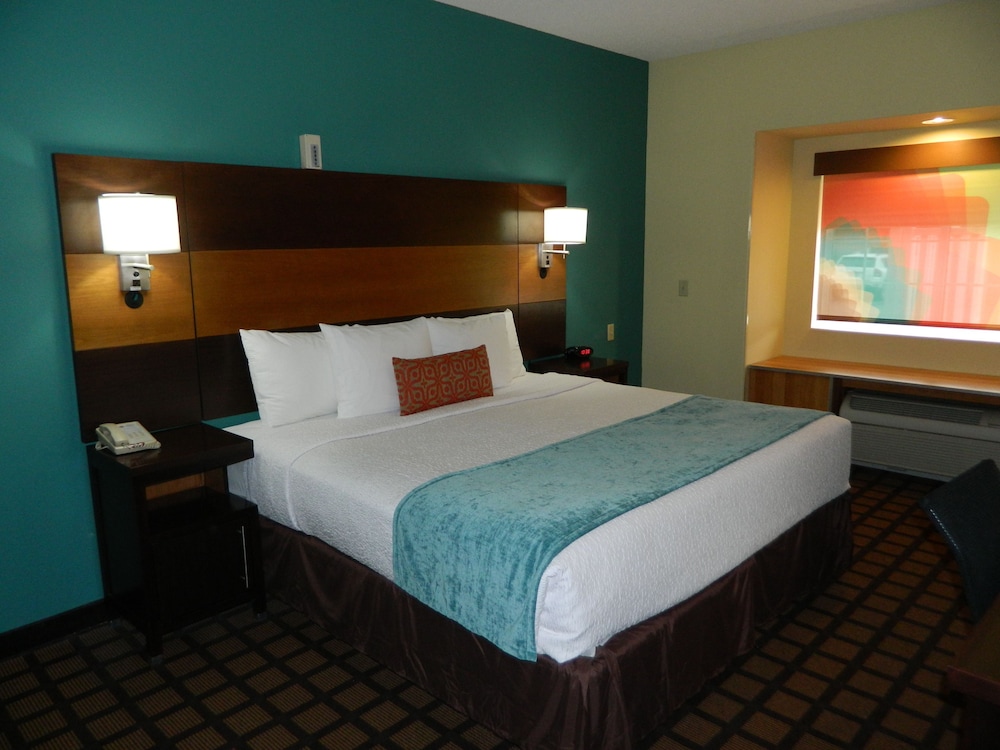 Standard, Queen Bed, Accessible