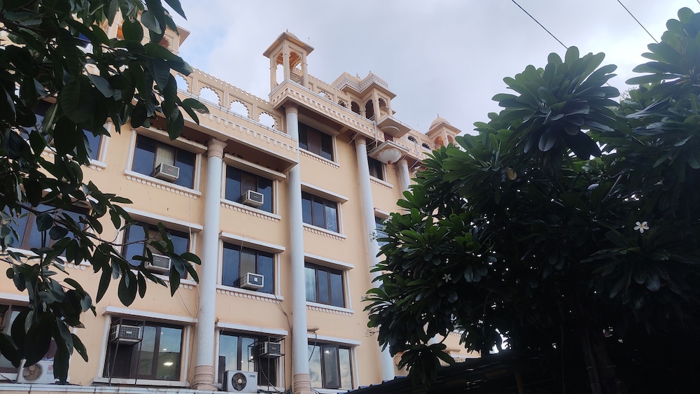 EMPIRES HOTEL photo3