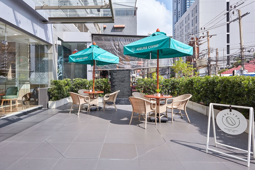 Adelphi Suites Bangkok 62/69