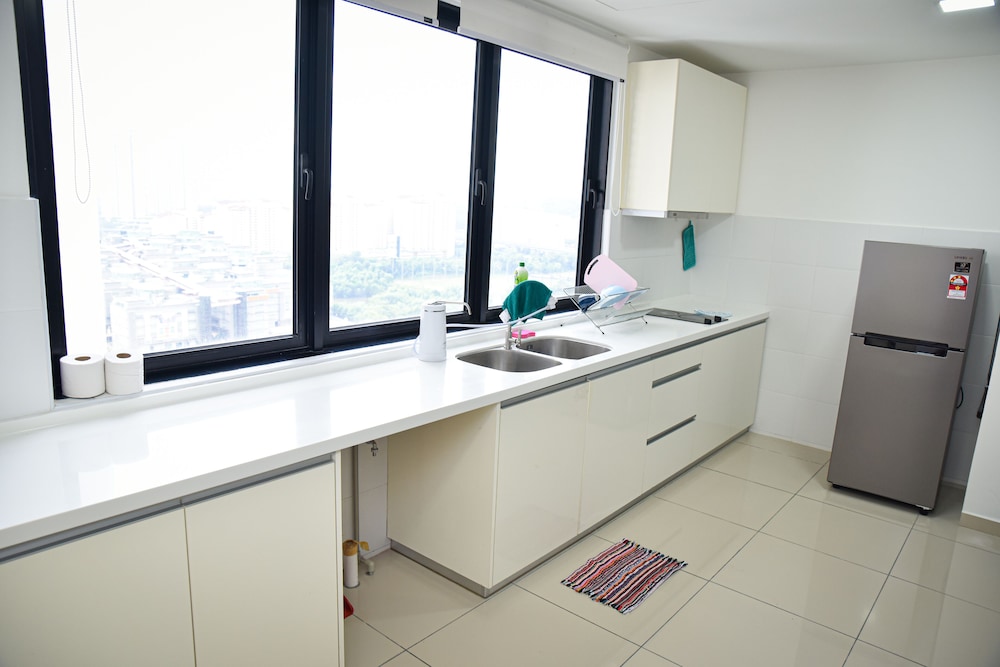 Encorp Strand Residence at Kota Damansara 50/50