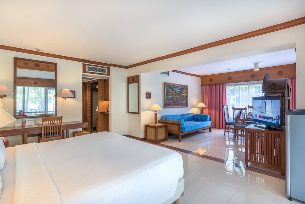 Bali Beach Hotel 12/50