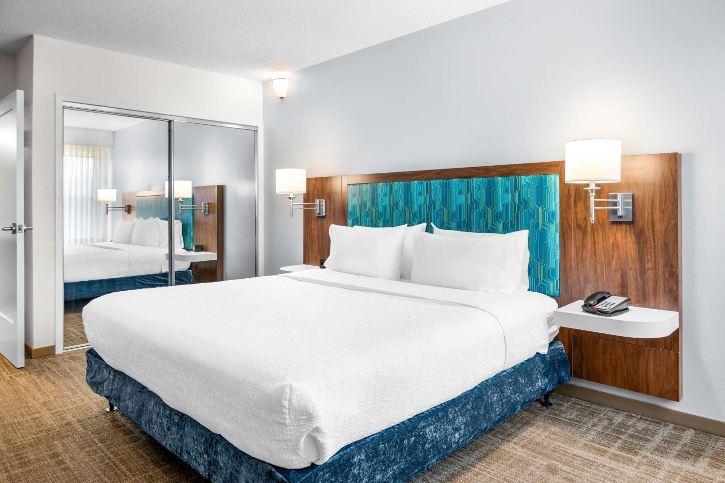 1 Bedroom, Suite, King Bed, Sofa