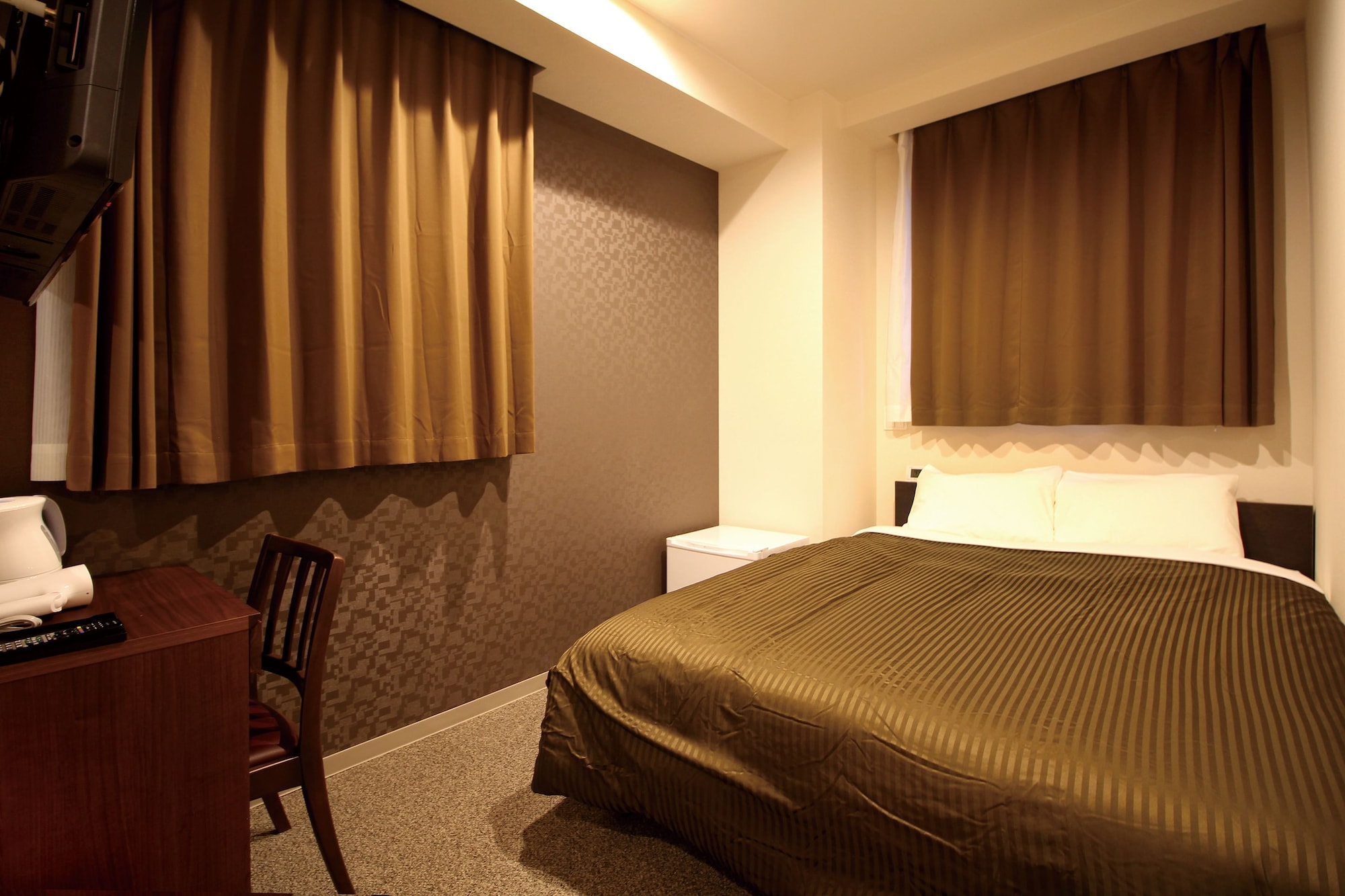 ROOM, DOUBLE BED