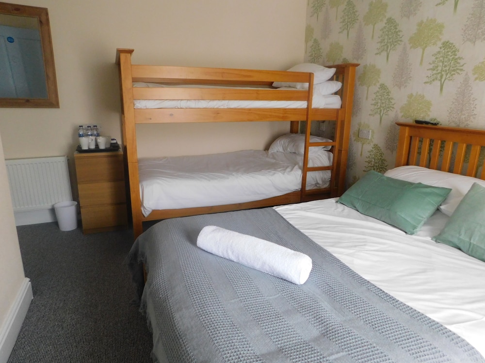 St. Weonards Hotel 12/33