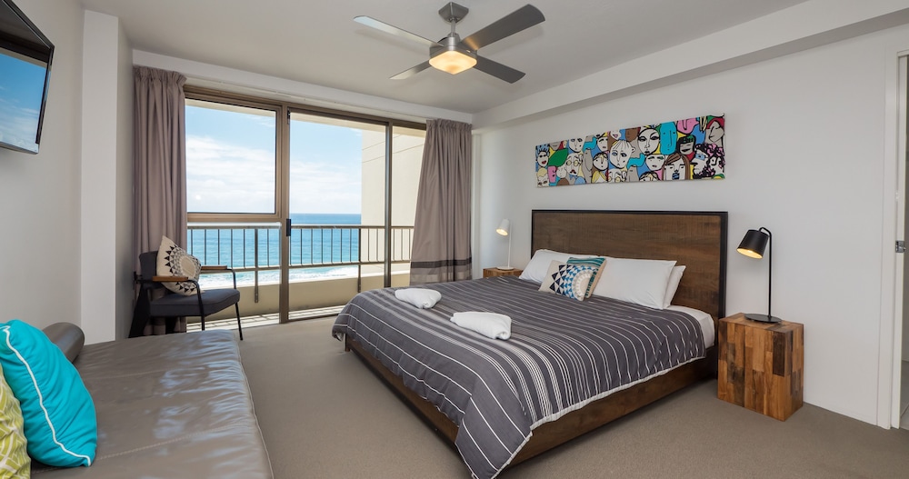 Norfolk Luxury Beachfront Apartments 24/74