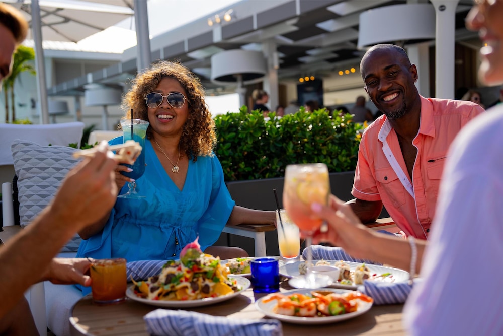 Sunsuites Villas at Sunseeker Resort, Curio by Hilton 29/50