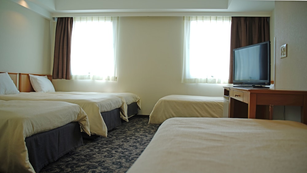 ROOM, QUINTUPLE