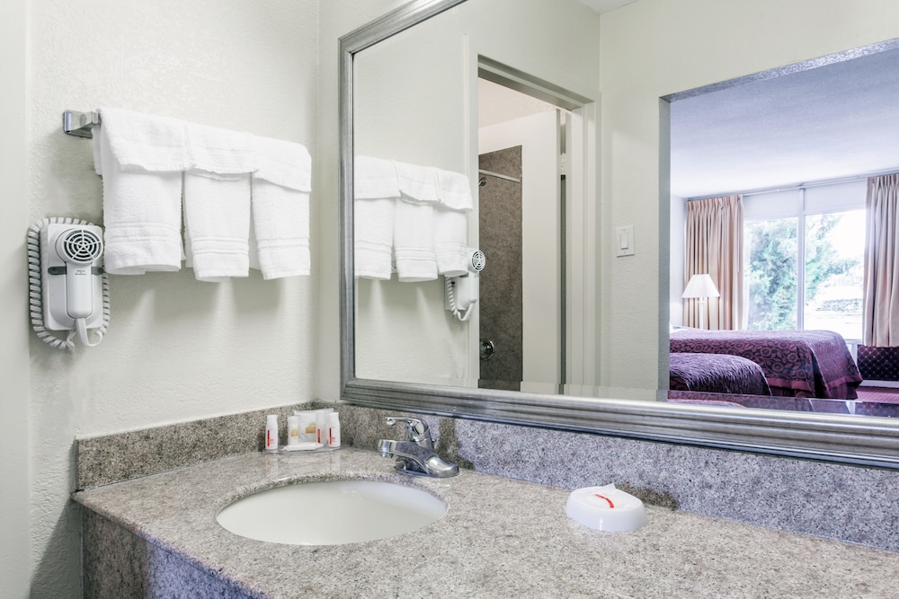Days Inn By Wyndham Melbourne 13/34