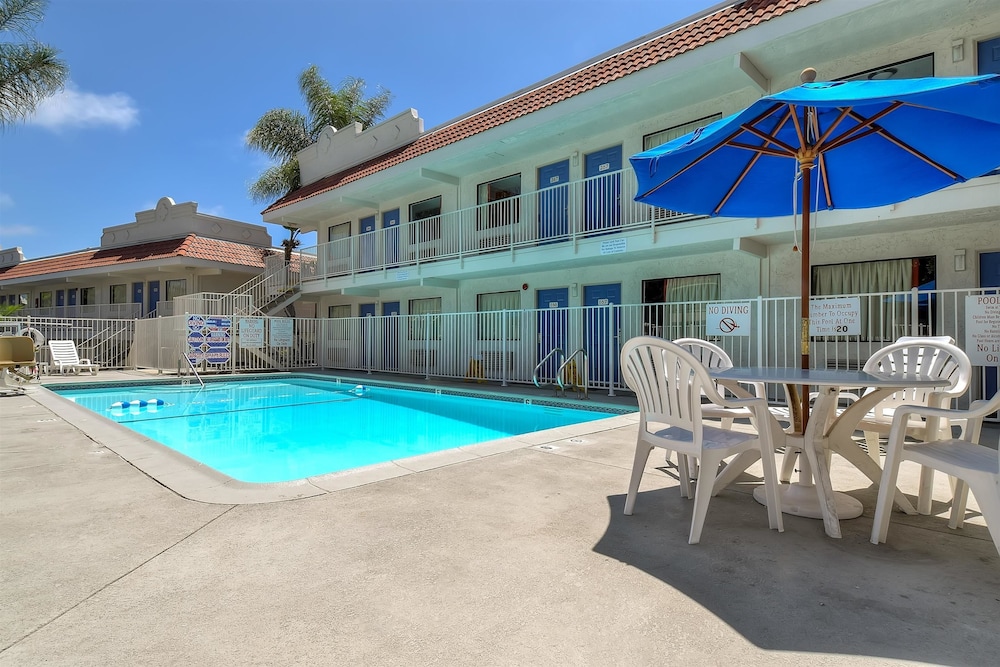 Motel6 Carlsbad, CA - Near Legoland 7/53