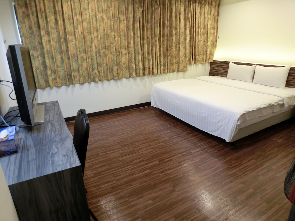 Lotus Yuan Business Hotel 12/23