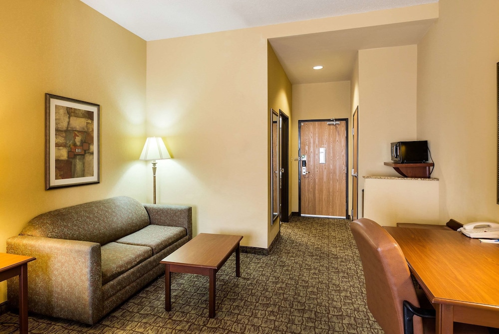 Comfort Inn & Suites Blytheville, AR 29/39