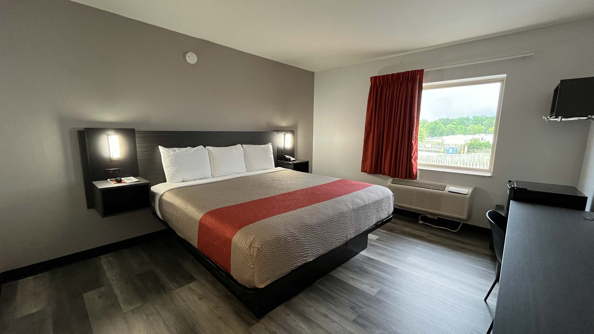 1 King Bed - Mobility Accessible Tub, Nsmk