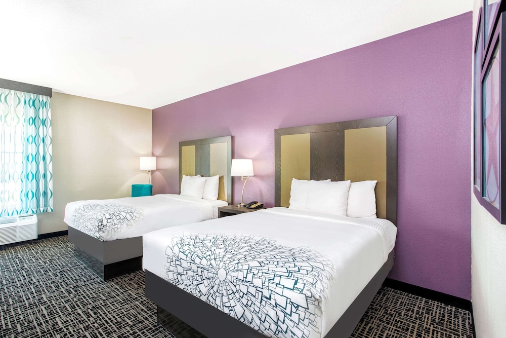 La Quinta Inn Suites Hillsboro 15/46