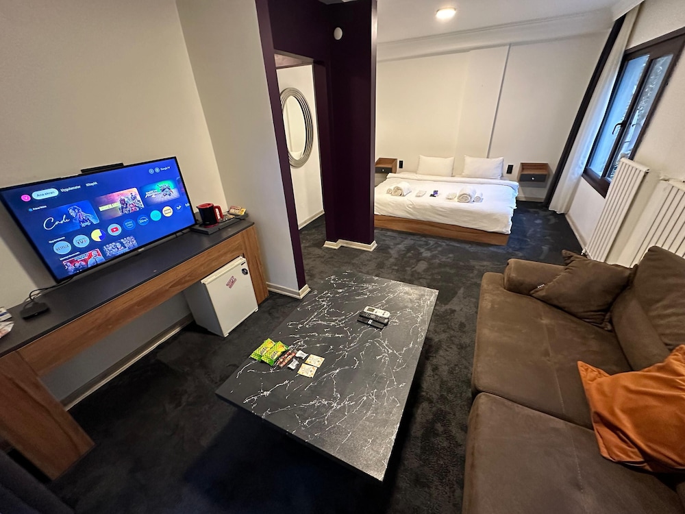 Mavilla Hotel 40/50