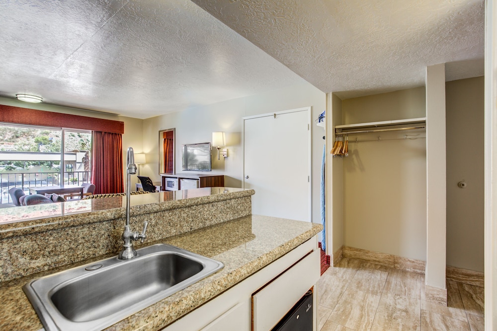Econo Lodge St George North - Near Pioneer Park 33/33