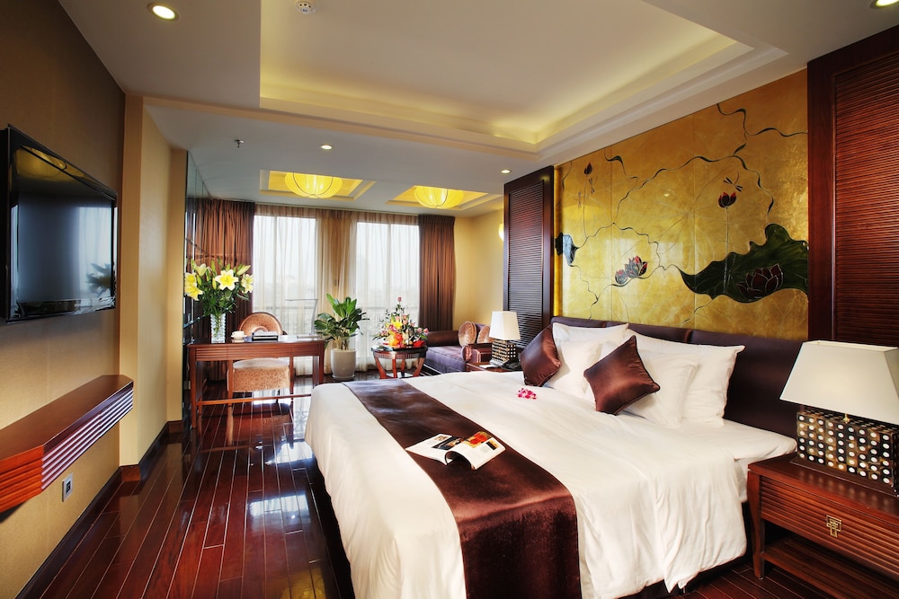 Golden Silk Boutique Hotel 58/70